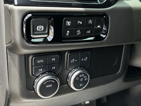 Used 2025 GMC Yukon AT4 w/ AT4 Premium Package AWD/4WD image 14