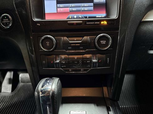 Used 2016 Ford Explorer XLT w/ Equipment Group 202A AWD/4WD image 22