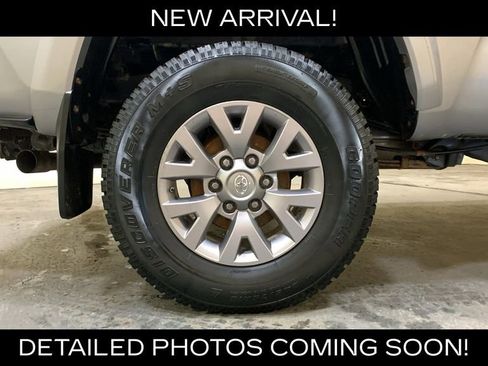 Used 2019 Toyota Tacoma SR5 AWD/4WD image 16