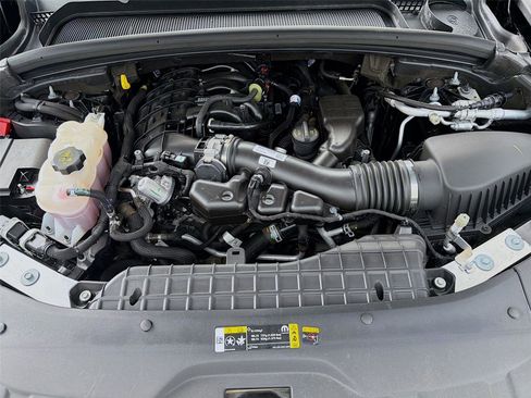 Used 2023 Jeep Grand Cherokee Limited image 31