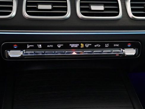 Used 2024 Mercedes-Benz GLE 450 4MATIC w/ AMG Line Exterior image 29