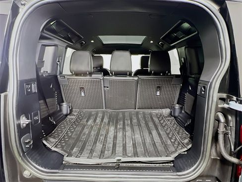Used 2023 Land Rover Defender 110 X-Dynamic SE image 28