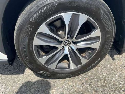 Used 2021 Toyota Highlander XLE image 14