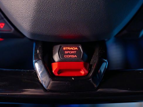 Used 2023 Lamborghini Huracan EVO image 38