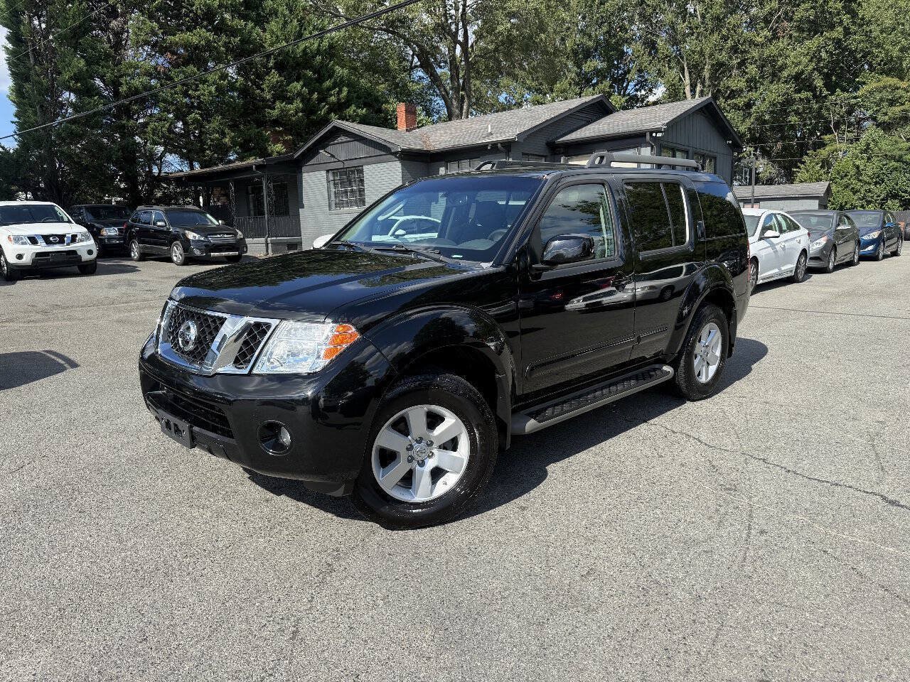 Used 2012 Nissan Pathfinder SV AWD/4WD image 1