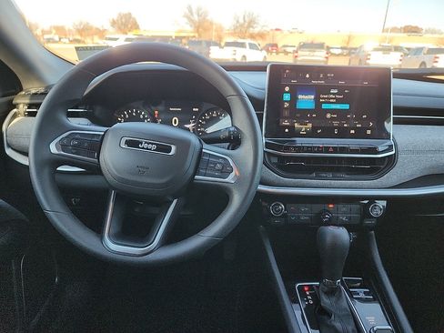 Used 2023 Jeep Compass Sport image 6