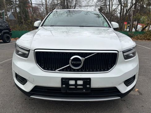 Used 2019 Volvo XC40 T5 Momentum image 2
