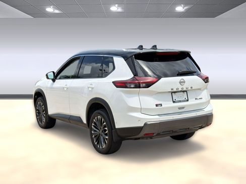 Used 2025 Nissan Rogue SL w/ Tech Package AWD/4WD image 3