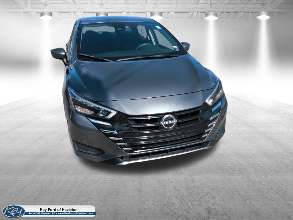 Used 2025 Nissan Versa SV FWD image 3