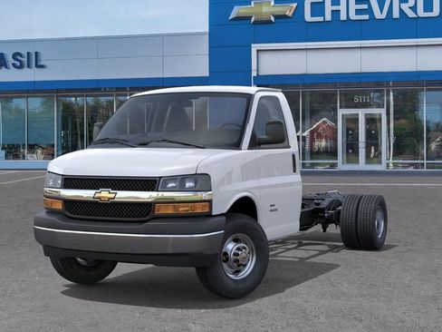 New 2026 Chevrolet Express 4500 w/ Power Convenience Package RWD image 6