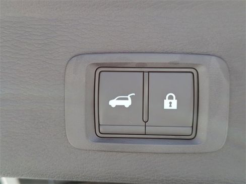 New 2025 Mitsubishi Outlander SE image 13