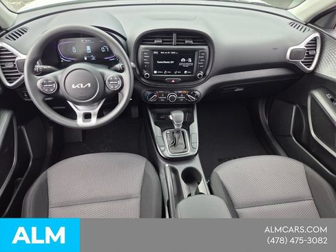Used 2025 Kia Soul LX w/ LX Technology Package FWD image 8
