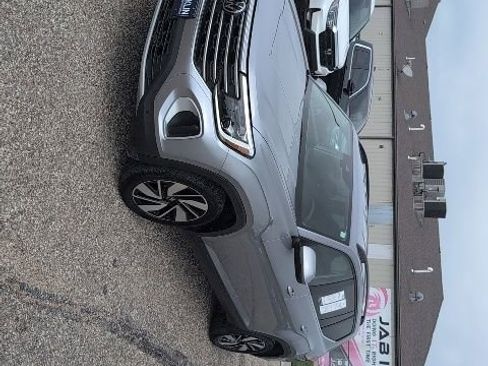 Used 2024 Volkswagen Atlas SE AWD/4WD image 13