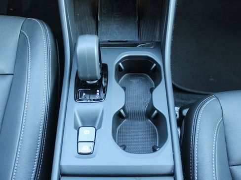 Used 2025 Volvo XC40 B5 Core image 19