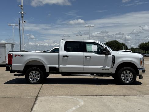 Used 2023 Ford F250 XLT w/ FX4 Off-Road Package AWD/4WD image 9