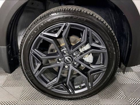 Certified 2025 Nissan Kicks SV image 11