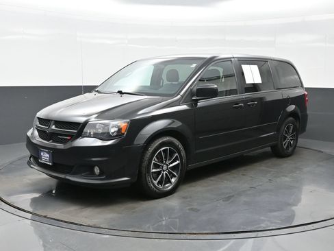 Used 2017 Dodge Grand Caravan GT FWD image 2