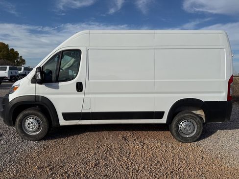 Used 2024 RAM ProMaster 2500 w/ Convenience Group image 2