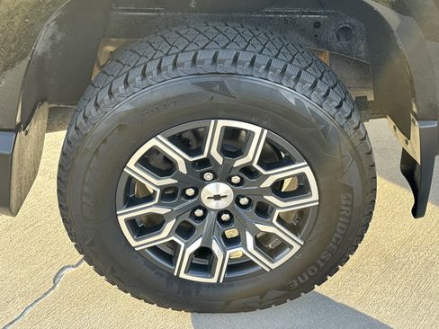 Used 2023 Chevrolet Colorado Z71 image 12