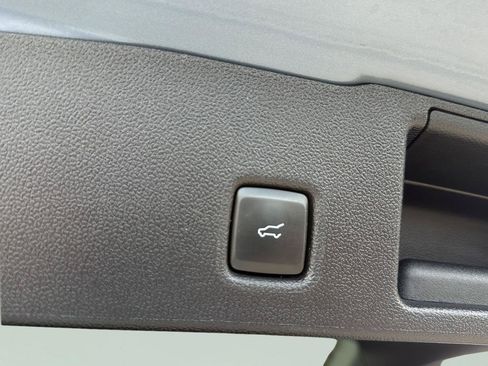 Used 2025 Ford Escape Platinum AWD/4WD image 24