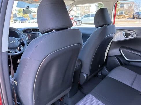 Used 2022 Kia Soul LX image 18