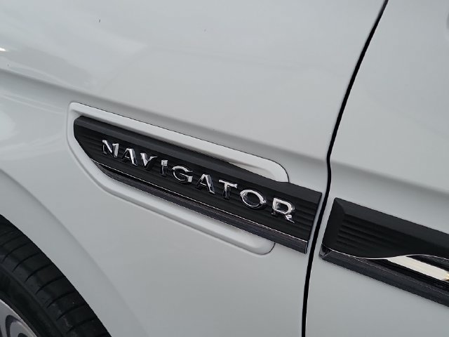 Used 2023 Lincoln Navigator Reserve RWD image 6