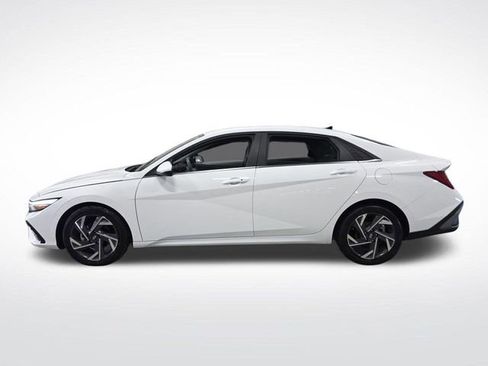 Certified 2025 Hyundai Elantra SEL image 14