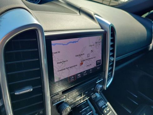 Used 2018 Porsche Cayenne S image 20