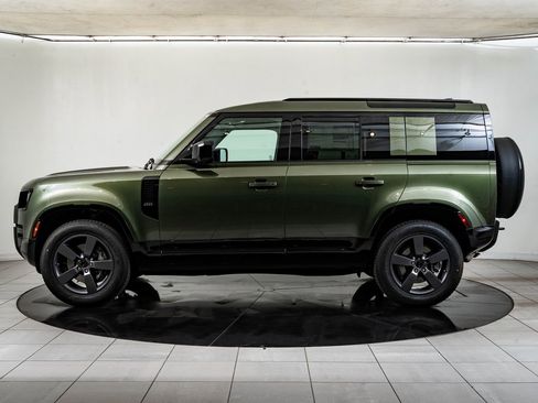 New 2026 Land Rover Defender 110 X-Dynamic SE image 12