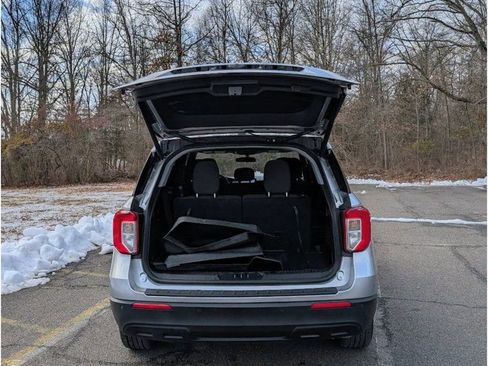 Used 2023 Ford Explorer XLT image 13