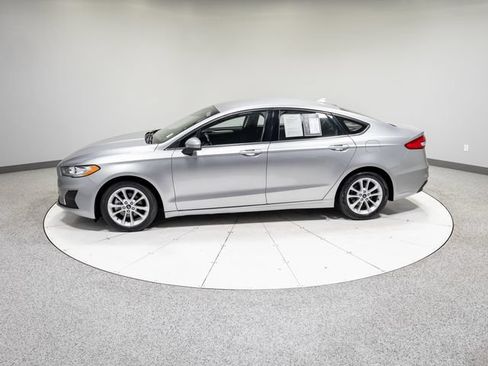 Used 2020 Ford Fusion SE FWD image 31