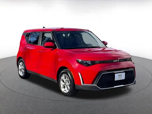 Used 2025 Kia Soul LX w/ LX Technology Package image 3