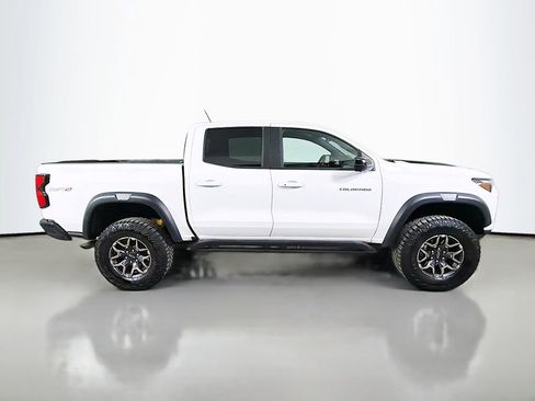 Used 2025 Chevrolet Colorado ZR2 w/ Technology Package AWD/4WD image 5