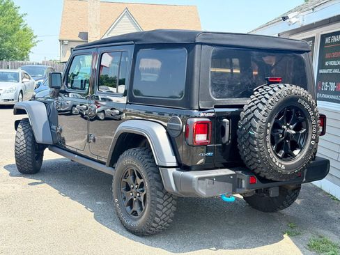 Used 2023 Jeep Wrangler Unlimited w/ Cold Weather Group AWD/4WD image 8
