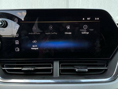 Used 2025 Chevrolet Trax LT image 27