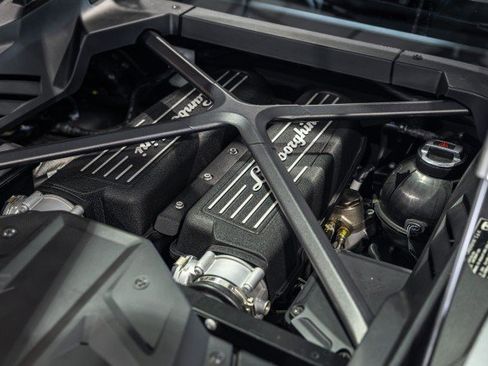 Used 2021 Lamborghini Huracan EVO RWD image 30