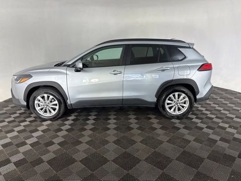 Used 2023 Toyota Corolla Cross LE w/ Moonroof Package AWD/4WD image 11