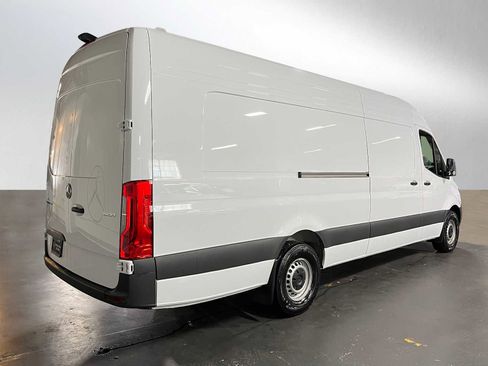 Used 2025 Mercedes-Benz Sprinter 2500 image 3