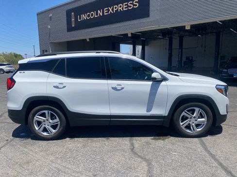 Used 2019 GMC Terrain SLE w/ Driver Convenience Package FWD image 4