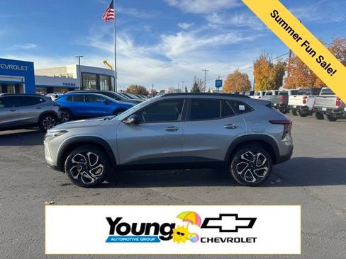 New 2026 Chevrolet Trax RS w/ Sunroof Package FWD image 4