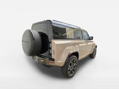 Used 2025 Land Rover Defender 110 AWD/4WD image 9