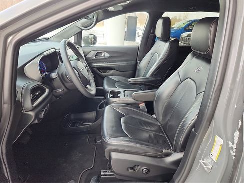Used 2022 Chrysler Pacifica Touring-L w/ S Appearance Package image 14