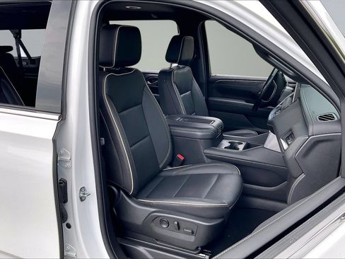 Used 2022 GMC Yukon XL SLT w/ SLT Luxury Package AWD/4WD image 7