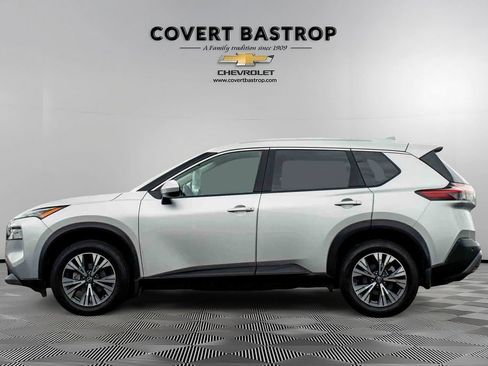 Used 2023 Nissan Rogue SV w/ SV Premium B Package FWD image 2