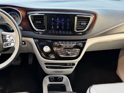 Used 2017 Chrysler Pacifica Limited FWD image 15