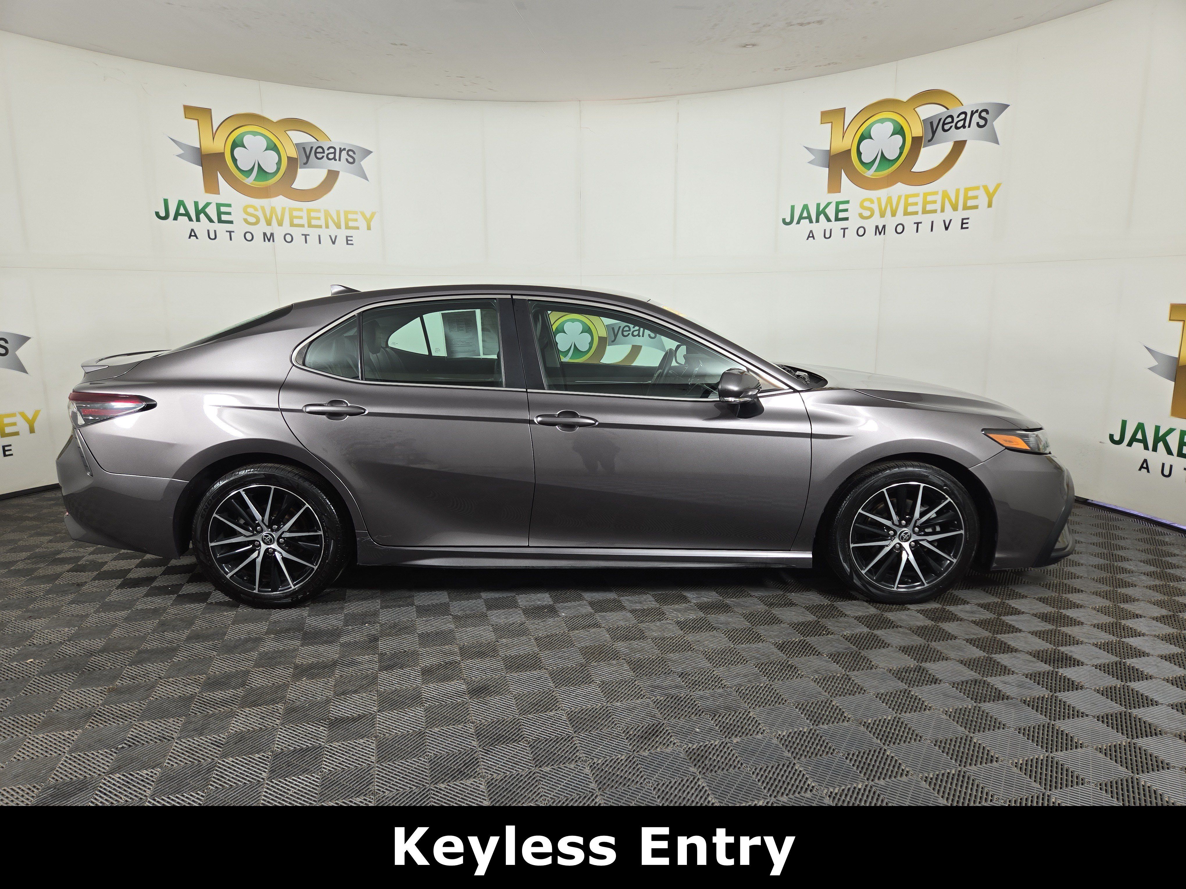 Used 2022 Toyota Camry SE FWD image 10