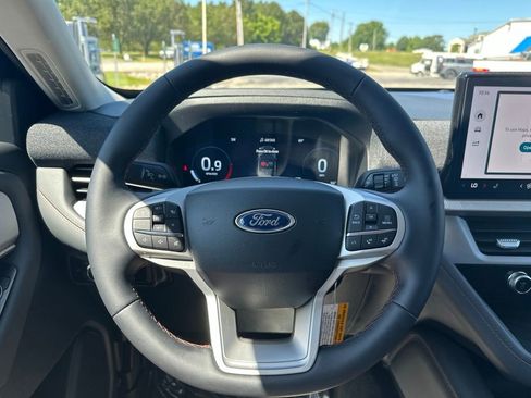 New 2026 Ford Explorer Active RWD image 17