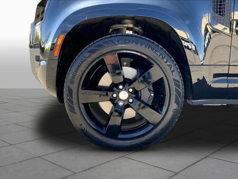 Certified 2025 Land Rover Defender 110 X-Dynamic SE AWD/4WD image 9