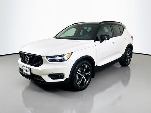 Used 2022 Volvo XC40 T5 R-Design AWD/4WD image 1