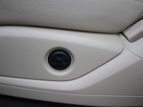 Used 2019 Mercedes-Benz GLE 400 4MATIC image 16